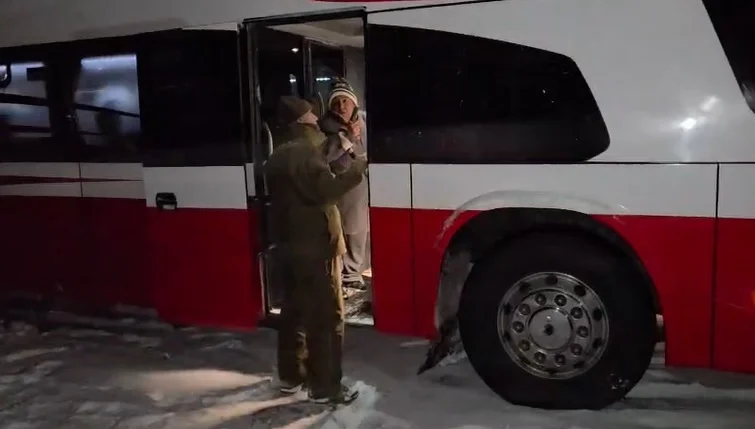 44 pasajeros de dos buses fueron resguardados por fuerte nevazón en la frontera de Arica