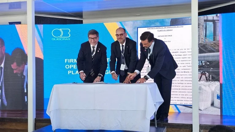 Biministro Mas firma primer CEOL del Estado con empresa para producir litio en la Región de Arica y Parinacota