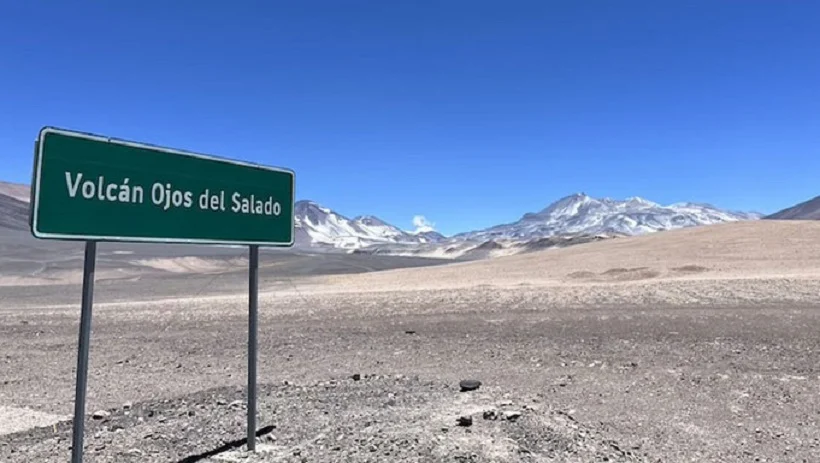 Andinista rumano falleció después de realizar cumbre en volcán Ojos del Salado  